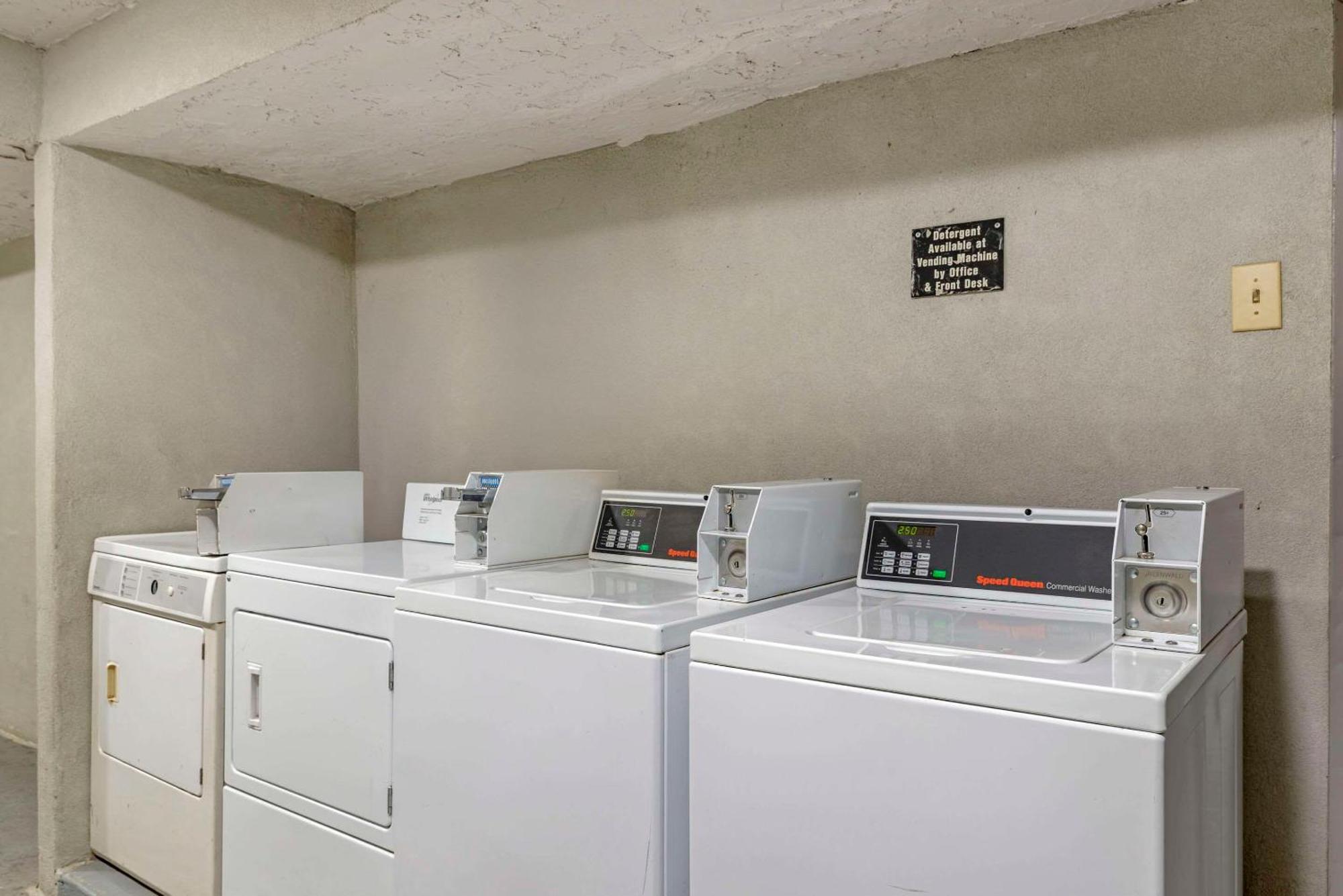 Quality Inn & Suites Morrow Atlanta South Esterno foto