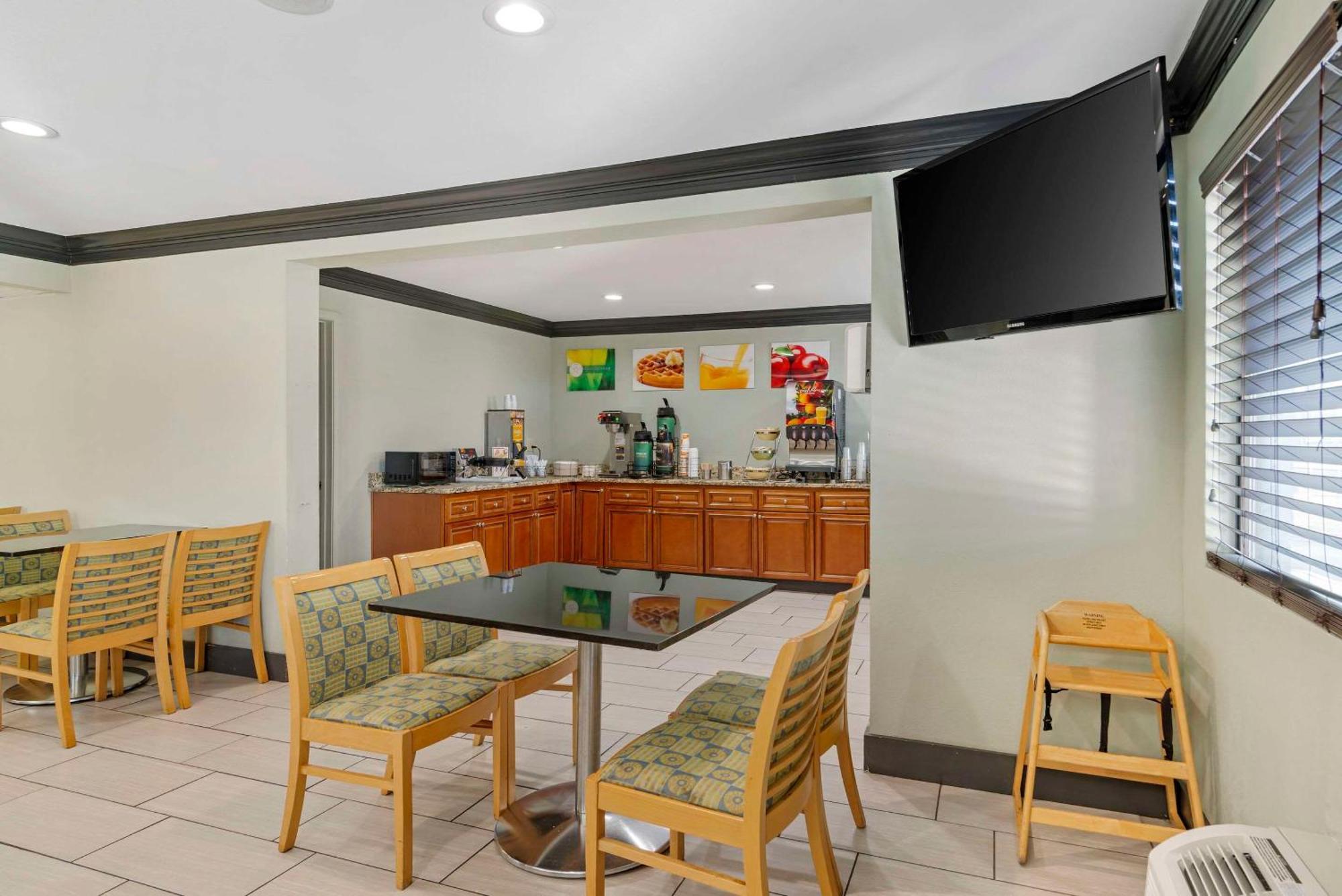 Quality Inn & Suites Morrow Atlanta South Esterno foto