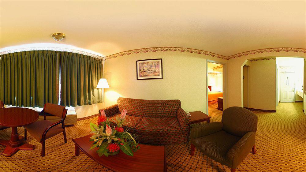 Quality Inn & Suites Morrow Atlanta South Esterno foto